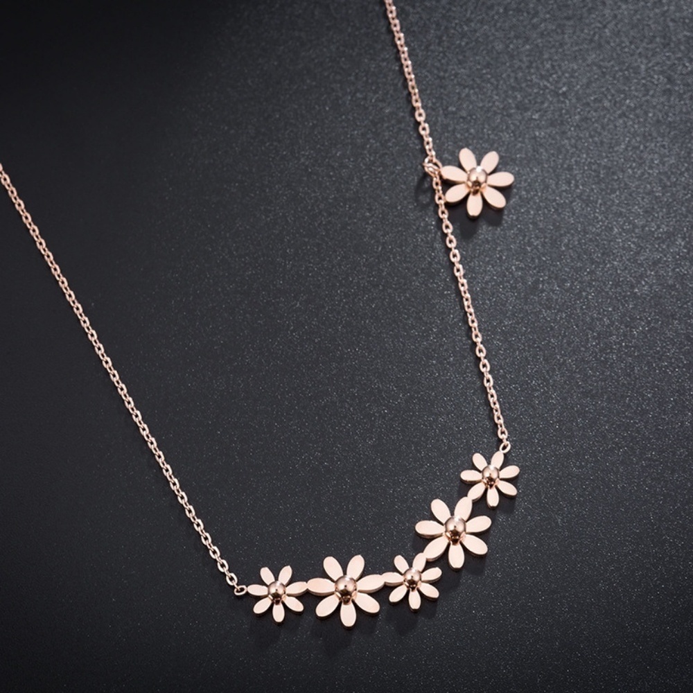 Rose Gold Plated Floral Daisy Chain Necklace